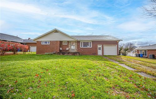 825 Brady St, Lower Burrell, PA, 15068-8716 | Card Image