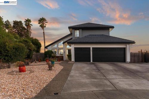 390 Beston Way, Vallejo, CA, 94591-7205 | Card Image