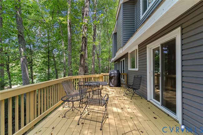 Private wooded back deck and yard | Image 33