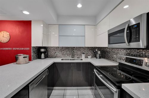 6821-6821 Brookline Dr, Hialeah, FL, 33015-2443 | Card Image