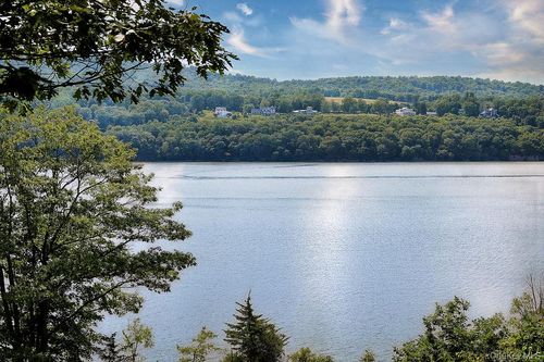 90 River Rd, Hyde Park, NY, 12538-1226 | Card Image