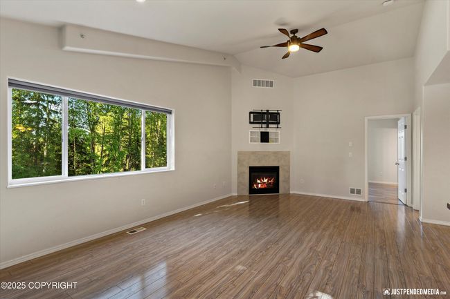 Living Room | Image 14