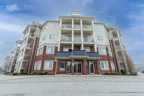 210-80 Aspen Springs Dr, Clarington, ON, L1C0V4 | Card Image