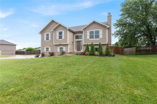 20335 W 220th Ter, Spring Hill, KS, 66083-4081 | Card Image