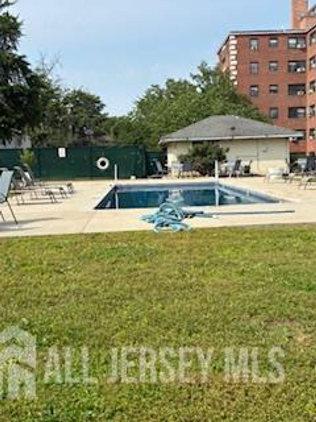 318 High St, Townhouse with 3 bedrooms, 2 bathrooms and null parking in Perth Amboy NJ | Image 35