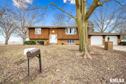 208 N 4th St, San Jose, IL, 62682-9501 | Card Image