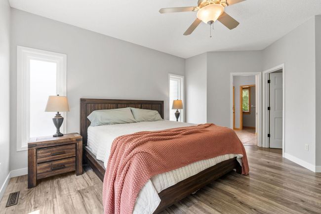Large first floor primary with en-suite. | Image 15