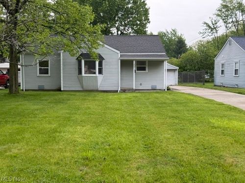 5651 Porter Rd, North Olmsted, OH, 44070-4252 | Card Image
