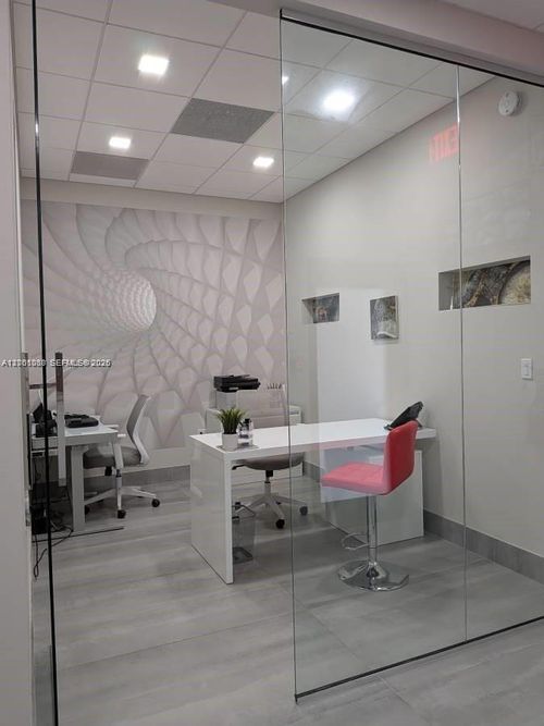 811 Sw 14th St, Pompano Beach, FL, 33060-8904 | Card Image