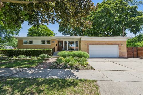 105 E Vermont St, Villa Park, IL, 60181-2128 | Card Image