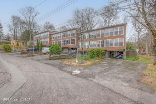 17-17 Split Rail Ln, Dallas, PA, 18612-1622 | Card Image