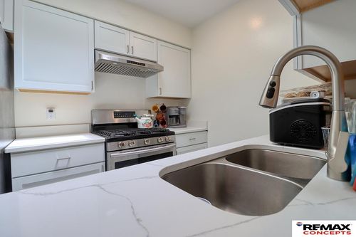 230 Parkside Ln, Lincoln, NE, 68521-2779 | Card Image
