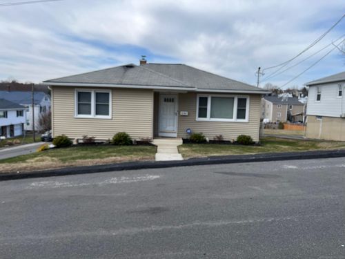 146 Norton St, Waterbury, CT, 06708-4727 | Card Image