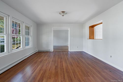 40 Scenic Hills Dr, Ridge, NY, 11961-3024 | Card Image