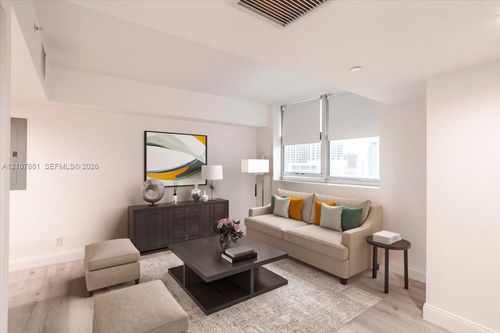 1309-111 E Flagler St, Miami, FL, 33131-1110 | Card Image