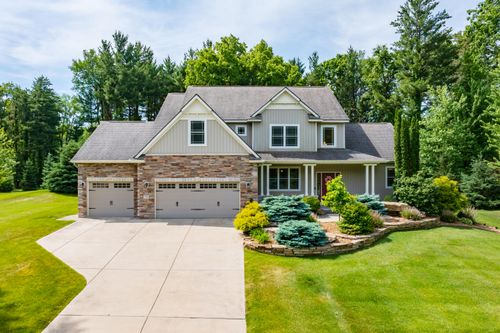 7585 Oakwood Ave, Kalamazoo, MI, 49009-7104 | Card Image