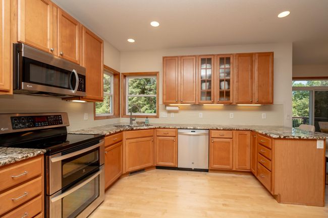 2128 Kelly Cir, House other with 5 bedrooms, 4 bathrooms and null parking in Shakopee MN | Image 10
