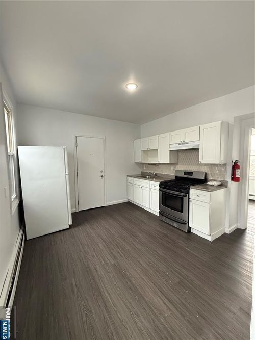 8-10 N 3rd St, Paterson, NJ, 07522-1321 | Card Image