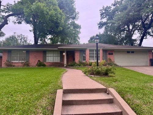 2002 Mimosa Dr, Corsicana, TX, 75110-2026 | Card Image