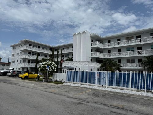 apt-303-11685 Canal Dr, North Miami, FL, 33181-3229 | Card Image