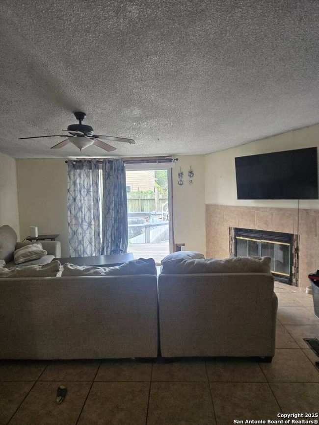 2426 N Battlebell Rd, House other with 3 bedrooms, 2 bathrooms and null parking in Highlands TX | Image 4