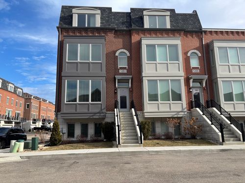 1251 Gateway Ct, Northbrook, IL, 60062-4828 | Card Image