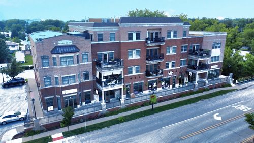 unit-203-17200 Oak Park Ave, Tinley Park, IL, 60477-3637 | Card Image