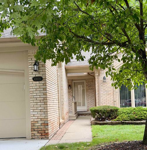 43076 W Kirkwood Dr, Clinton Township, MI, 48038-1221 | Card Image