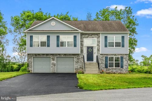 15680 Wedgewood Dr, GREENCASTLE, PA, 17225-8724 | Card Image