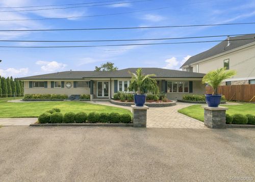 49860 Miller Ct, Chesterfield, MI, 48047-2333 | Card Image