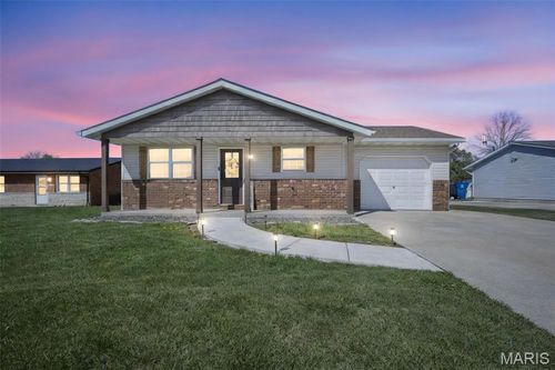 402 Ackerman Pl, Troy, IL, 62294-1076 | Card Image