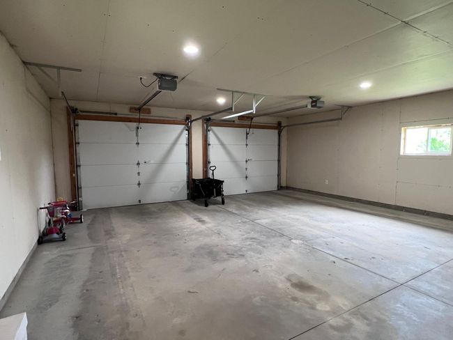 Attached garage | Image 28