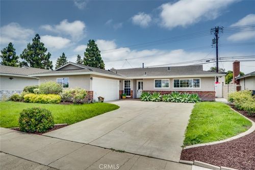 5272 Caliente Dr, Huntington Beach, CA, 92649-2617 | Card Image