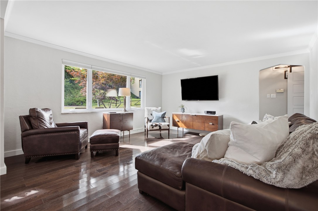 Residential in Carnegie 4