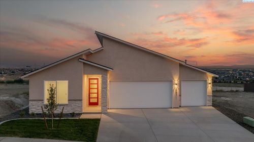 6677 W 27th Ave, Kennewick, WA, 99338-2590 | Card Image