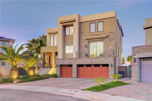 8354 Bartholomew Park Ct, Las Vegas, NV, 89139-7168 | Card Image