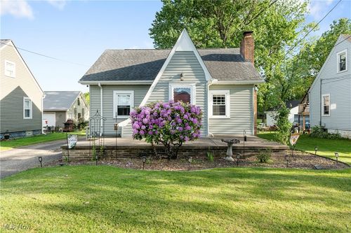 261 Jacob St Ne, Navarre, OH, 44662-8532 | Card Image
