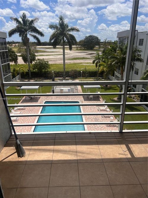 apt-410-2998 E Sunrise Lakes Dr, Sunrise, FL, 33322-1779 | Card Image
