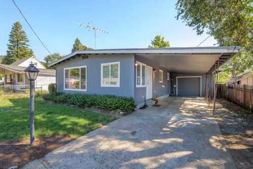 909 Ne 11th St, Grants Pass, OR, 97526-1657 | Card Image