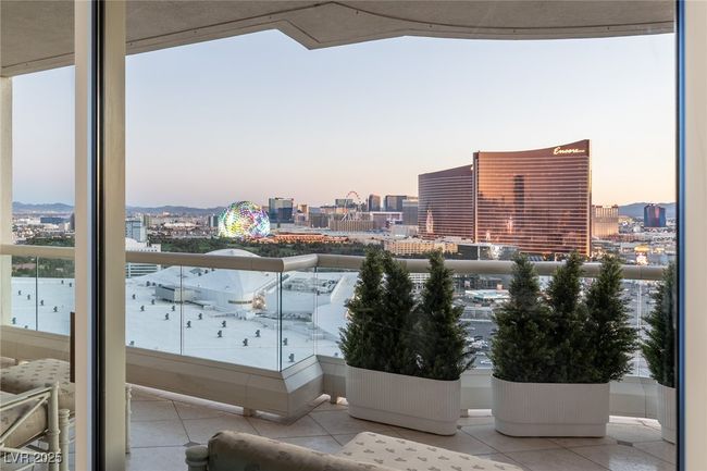 UNIT-2502 - 2877 Paradise Rd, Home with 3 bedrooms, 3 bathrooms and 1 parking in Las Vegas NV | Image 82