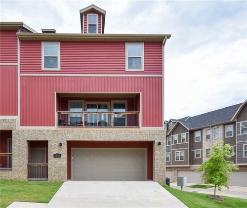 2798 W Blackstone Xing, Fayetteville, AR, 72704-5132 | Card Image