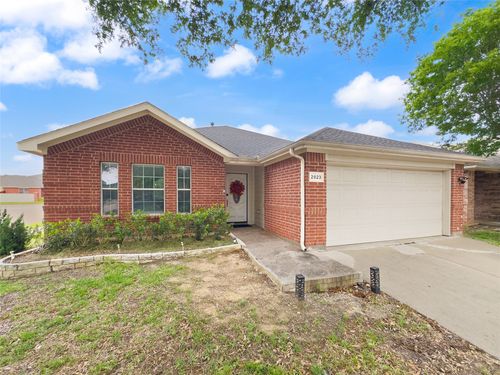 2823 Brookhurst Dr, Grand Prairie, TX, 75052-8878 | Card Image