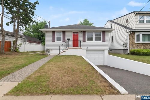 32 Pasadena Ave, Lodi, NJ, 07644-3329 | Card Image