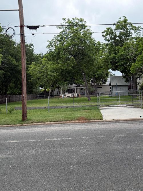 14r-507 W Schubert St, Fredericksburg, TX, 78624-3222 | Card Image
