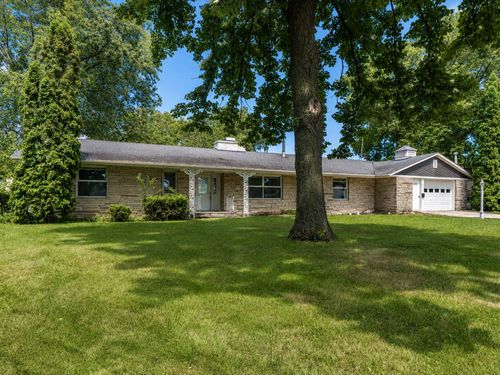 233 2nd St Se, Madelia, MN, 56062-1817 | Card Image