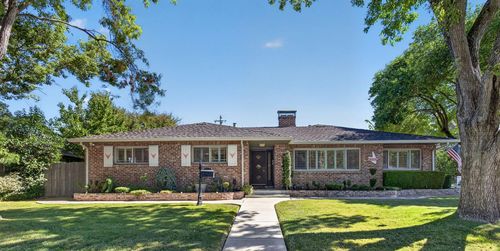 6573 S Land Park Dr, Sacramento, CA, 95831-2235 | Card Image