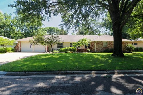 1720 Trowman Way, Emporia, KS, 66801-5638 | Card Image