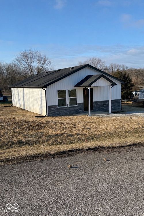 721 Country Manor St, North Vernon, IN, 47265-9159 | Card Image