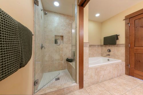 201-4001 Northstar Dr, Truckee, CA, 96161-4225 | Card Image
