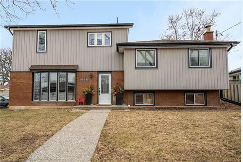 8 Banff Dr, Hamilton, ON, L8T3B5 | Card Image